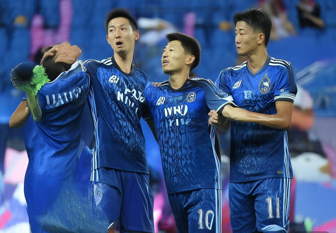 欧冠巅峰对决：PSG与多特战术解析与经典瞬间回顾(图2)